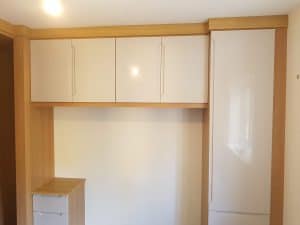 Corner wardrobe system in Lissa oak and cashmere gloss.